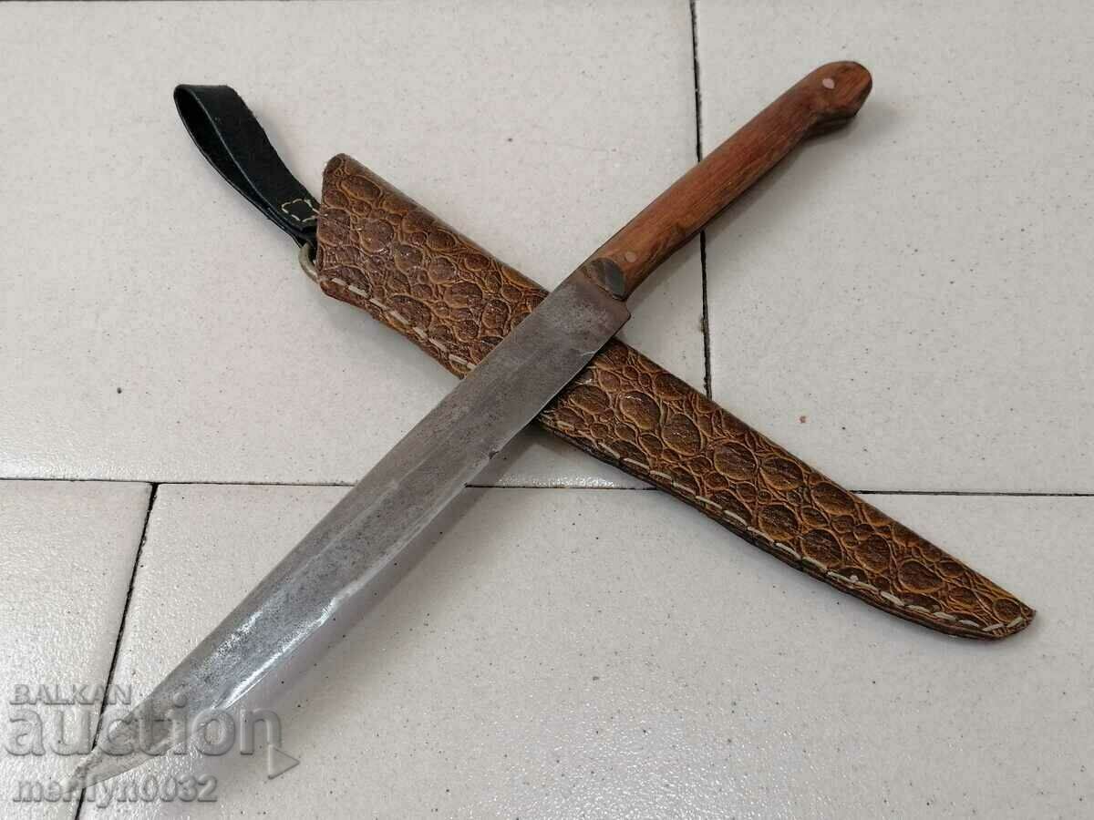 Licitație Cuțit de măcelar vechi cu mâner karakulak, ciocan Licitație Cuțit de măcelar vechi cu mâner karakulak, ciocan