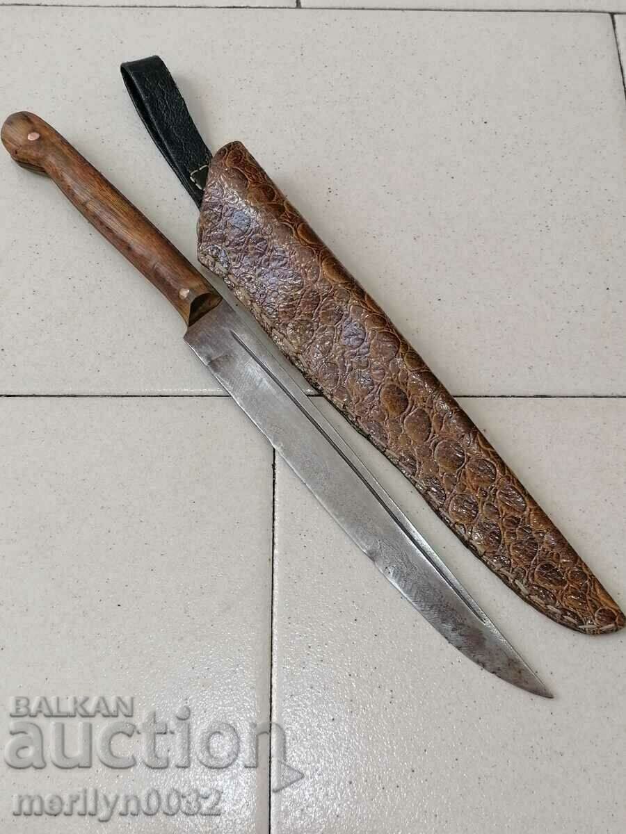 Cuțit de măcelar vechi cu mâner karakulak, ciocan Cuțit de măcelar vechi cu mâner karakulak, ciocan