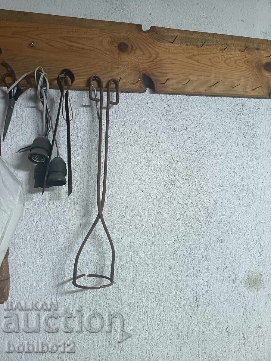 Clește vechi pentru borcane cu preț € 9.00 | 17.60 BGN Clește vechi pentru borcane cu preț € 9.00 | 17.60 BGN