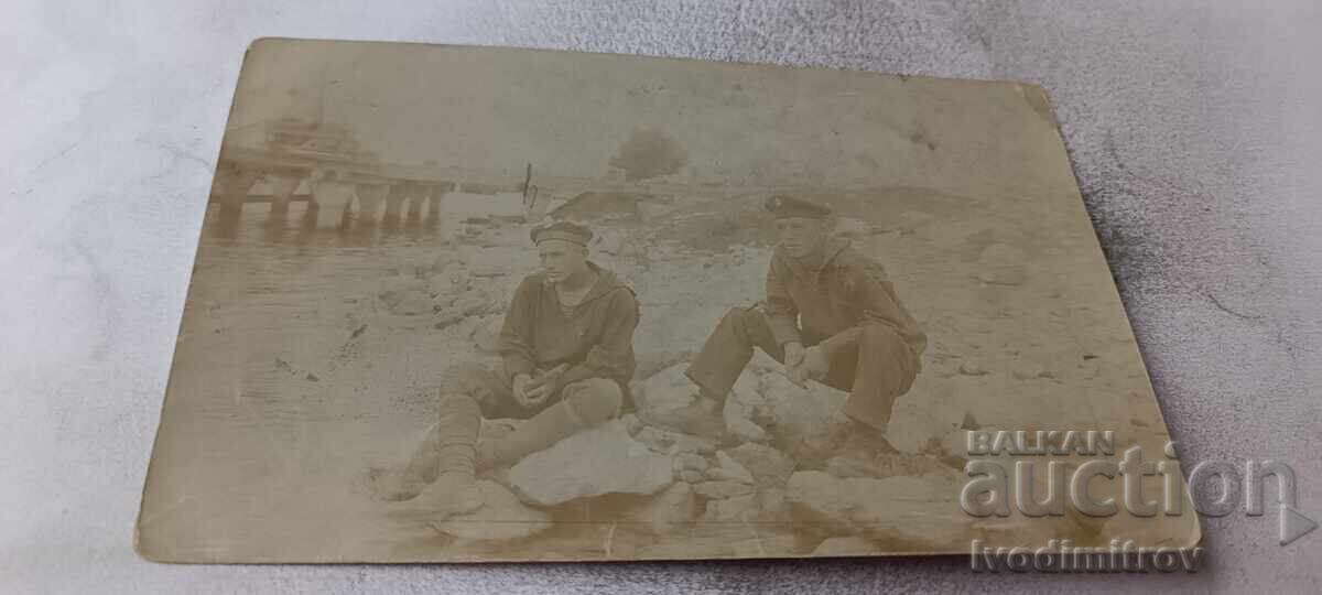 Fotografie Doi marinari pe malul mării 1922