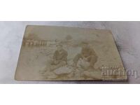 Fotografie Doi marinari pe malul mării 1922