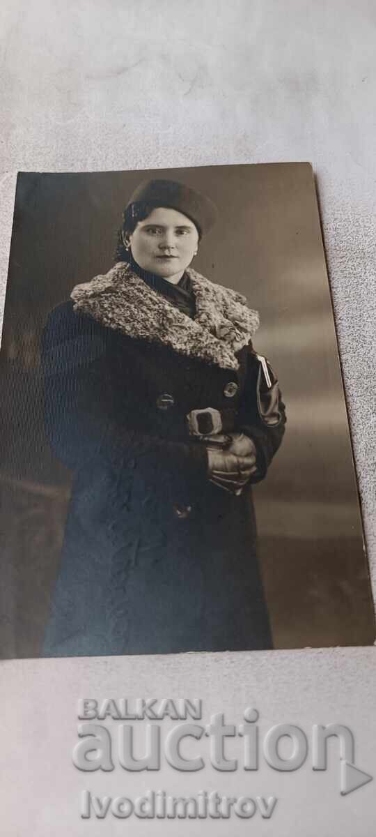 Fotografie Sofia Femeie cu haină de blană