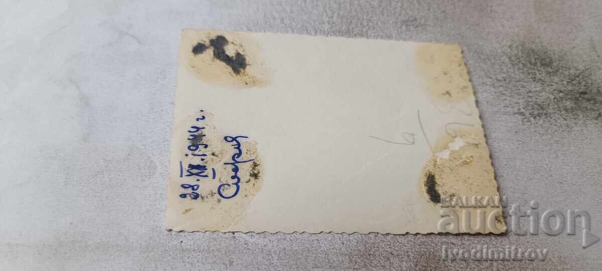 Fotografie Sofia Trei fete tinere în fața Palatului de Justiție 1944 cu preț € 0.89 | 1.74 BGN Fotografie Sofia Trei fete tinere în fața Palatului de Justiție 1944 cu preț € 0.89 | 1.74 BGN