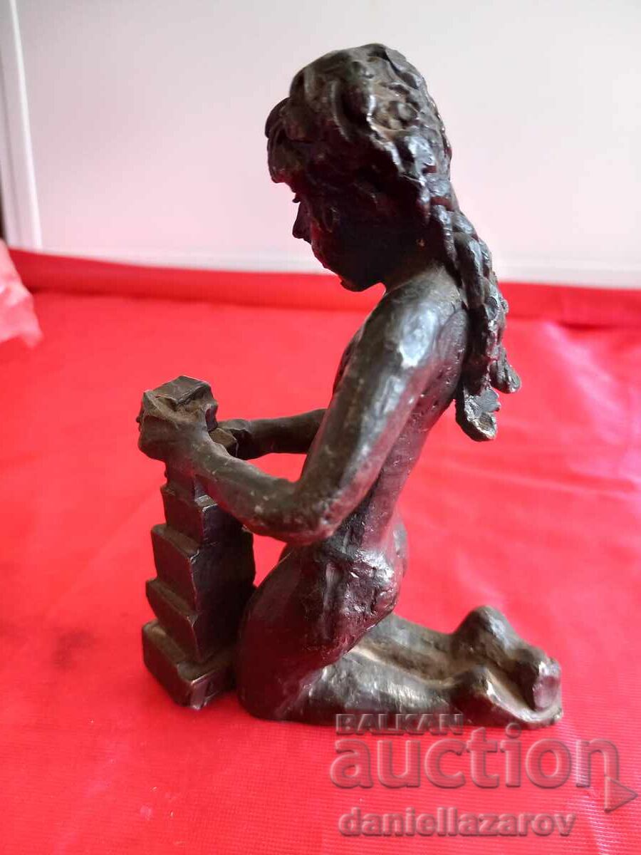 Astrid Veldhuyzen-Koppen, Sculptură din bronz Fetiță cu cuburi cu preț € 75.00 | 146.69 BGN