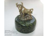 Mică figurină metalică de autor, statuetă zodia Taur