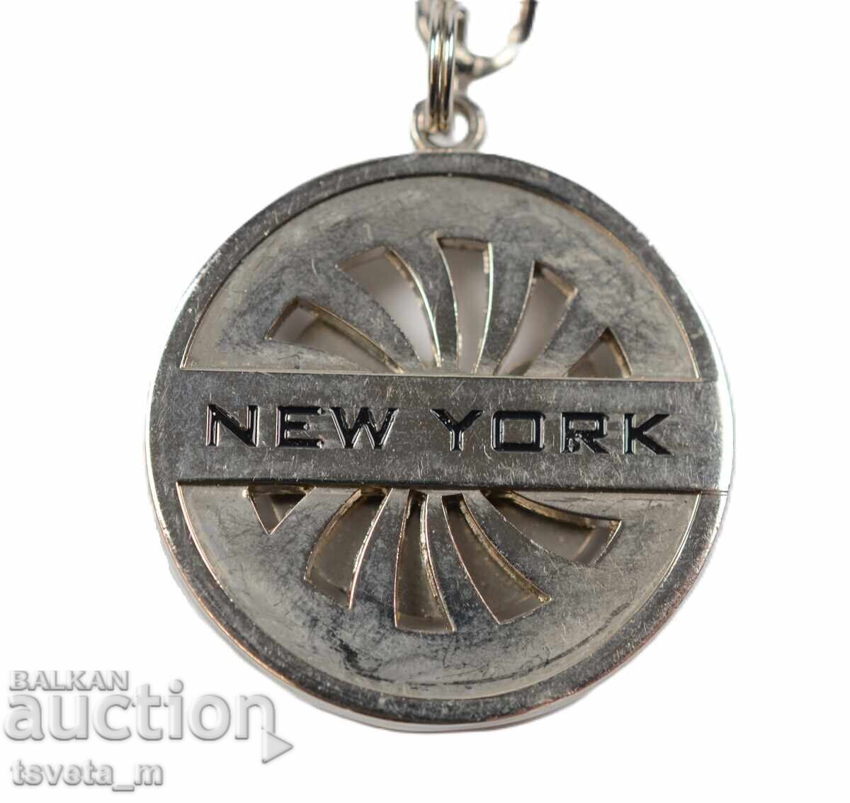 Delivery of Niagara Falls / New York Rotating Keychain Delivery of Niagara Falls / New York Rotating Keychain