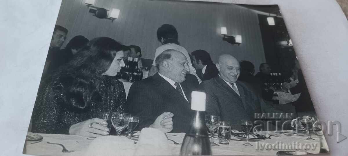 Fotografie General-maior Ivan Kamberov și Todor Jivkov la un banchet