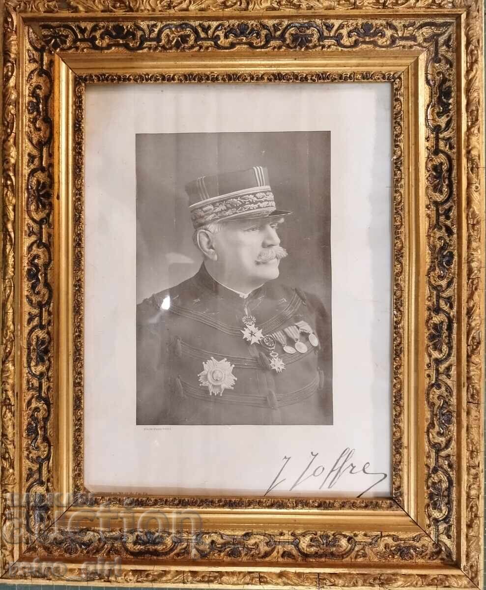 Стара снимка на маршал Жофър.
