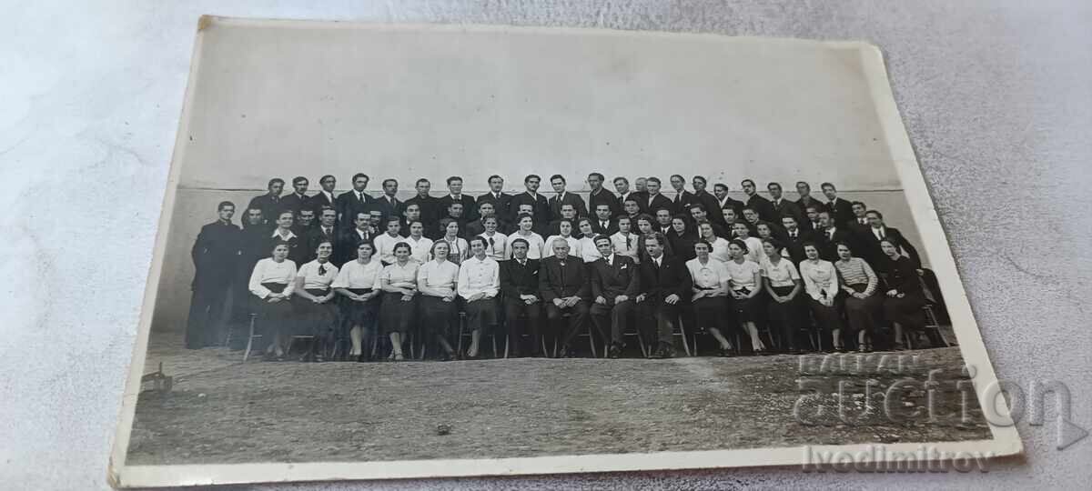 Photo Sofia Young men and women with their teachers