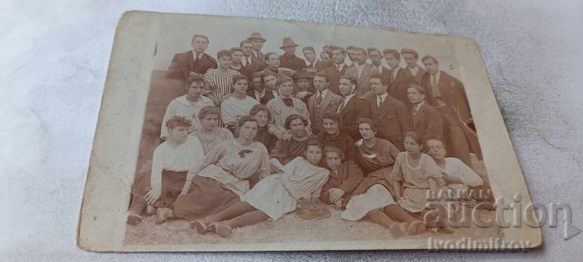 Photograph of youths on an outing in the Domuz-Drman area, Palm Sunday 1922
