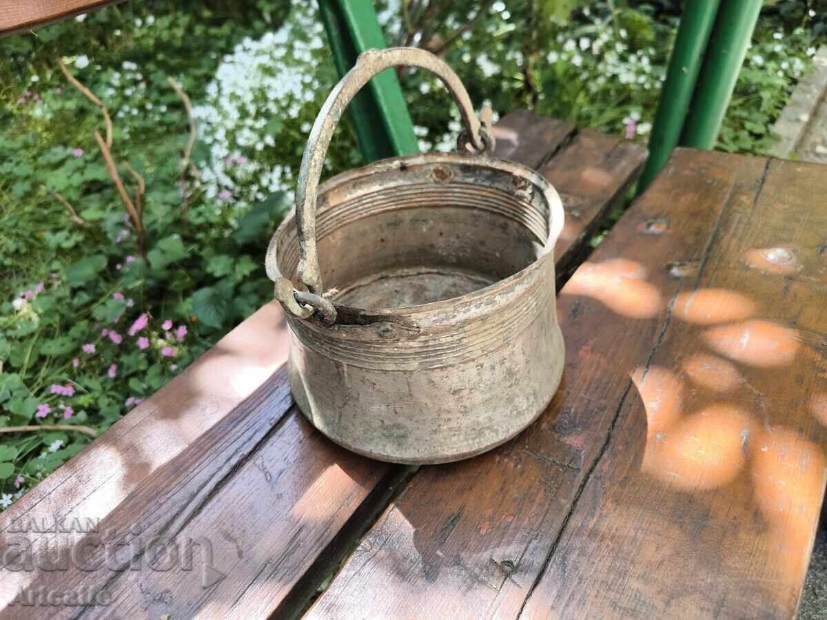 Veche găletușă din cupru (băcărușă) cu mâner forjat – pentru decor - 6 Veche găletușă din cupru (băcărușă) cu mâner forjat – pentru decor - 6