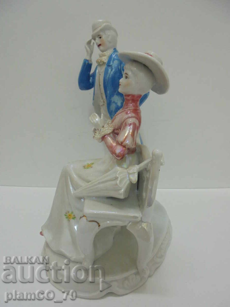 Licitație Nr. 8659 Figurină veche din porțelan „Cuplu galant”
