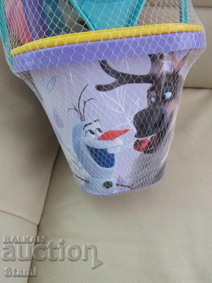 Livrarea Găletușă din plastic pentru nisip DISNEY cu Regatul de Gheață