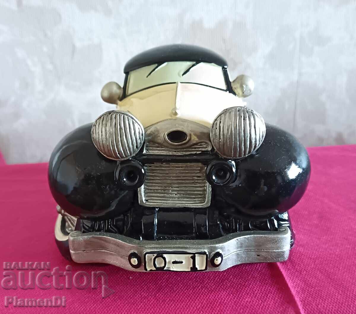 Pușculiță decorativă - mașină retro Ford cu preț € 8.00 | 15.65 BGN