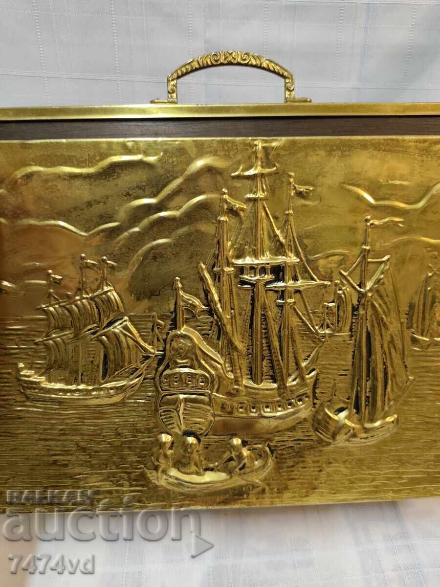 SUPORT DUBLU DIN ALAMĂ PENTRU REVISTE, ETC. CU NAVE - 5