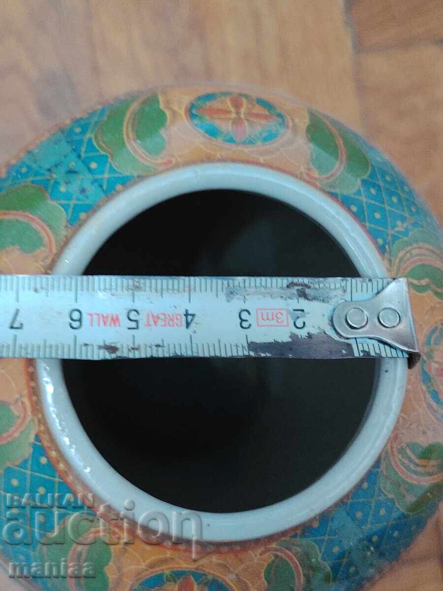 Παράδοση Παλιά κινεζική τεφροδόχος, Βάζο