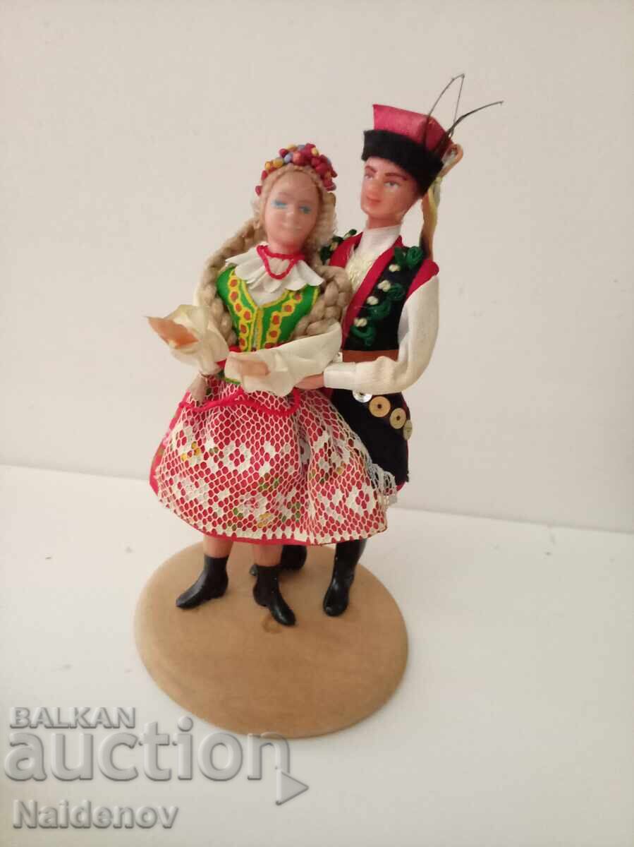 Auction Folk costume doll Poland Para Krakowska Auction Folk costume doll Poland Para Krakowska