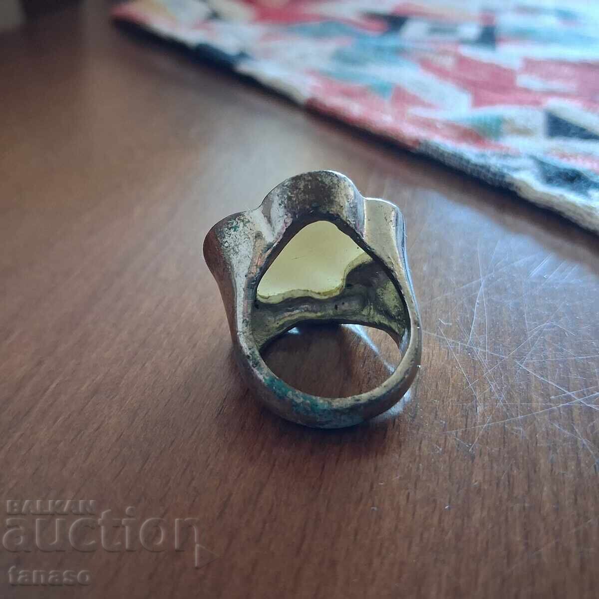 Licitație Inel retro cu sidef, placat cu argint Licitație Inel retro cu sidef, placat cu argint