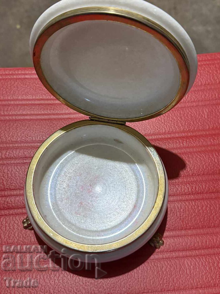 Heavy jewelry box or ashtray with lid