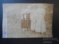 Fotografie veche, Tinerețea lor în anul 1918