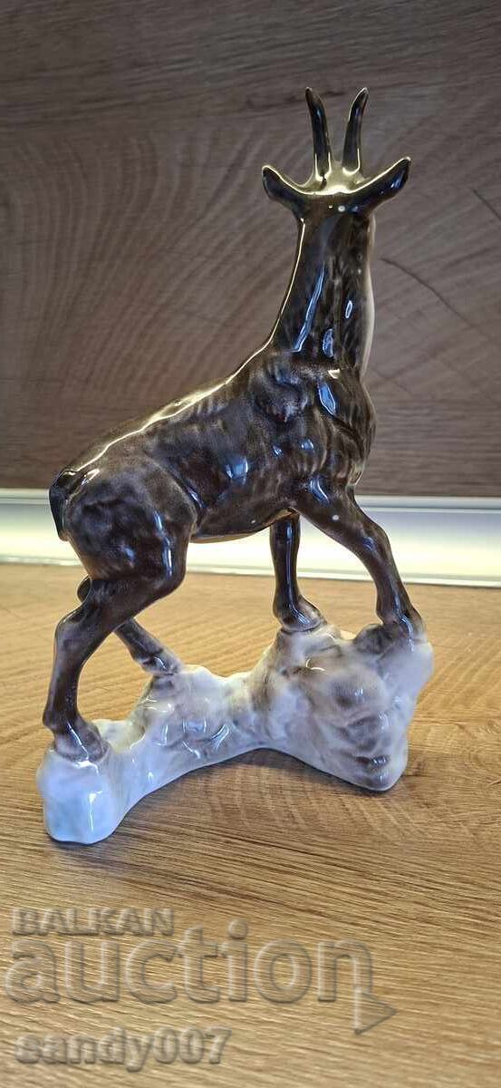 Auction  Socialist-era porcelain from Romania