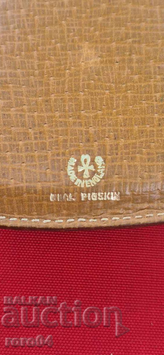 MATCHES - MATCHBOX HOLDER - LEATHER - ENGLAND - 5 MATCHES - MATCHBOX HOLDER - LEATHER - ENGLAND - 5