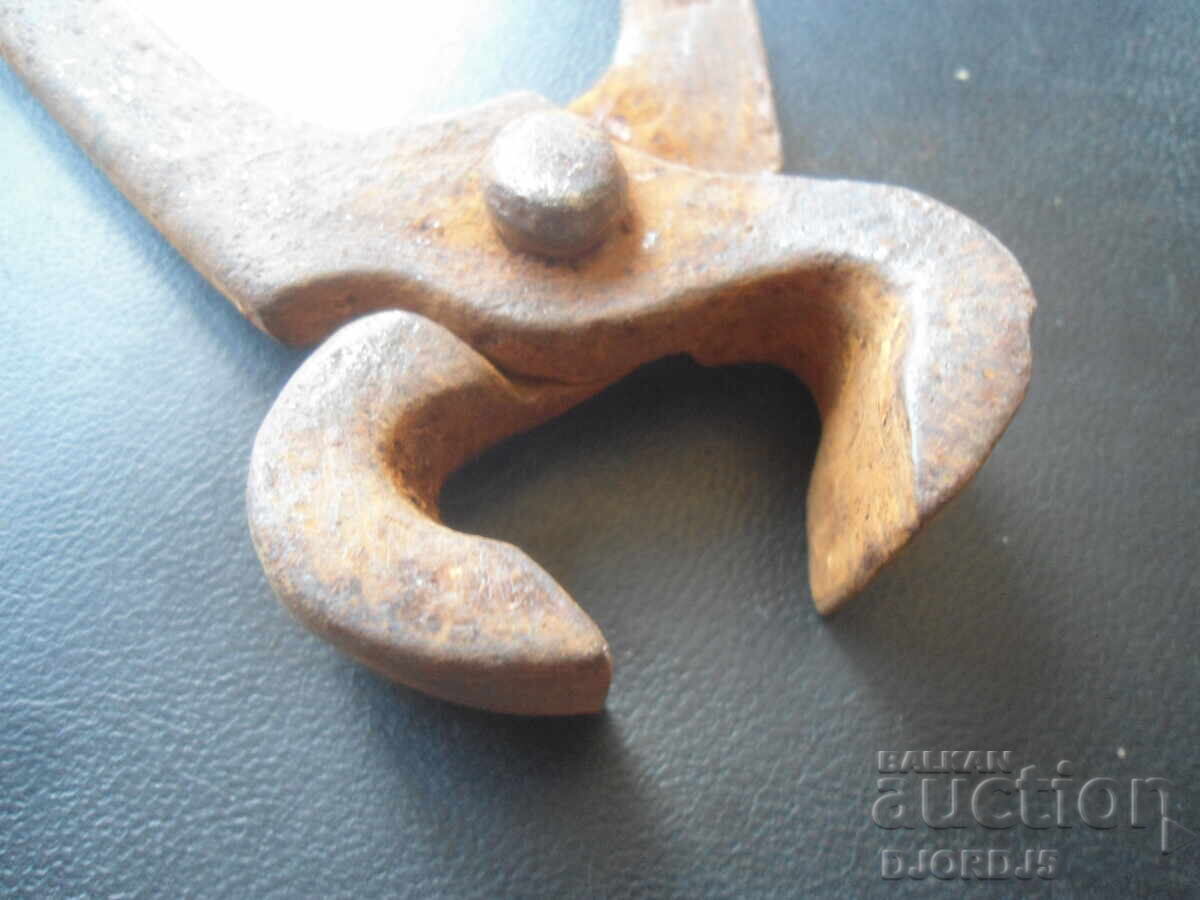 Delivery of Vintage Bulgarian pliers "BALKAN"