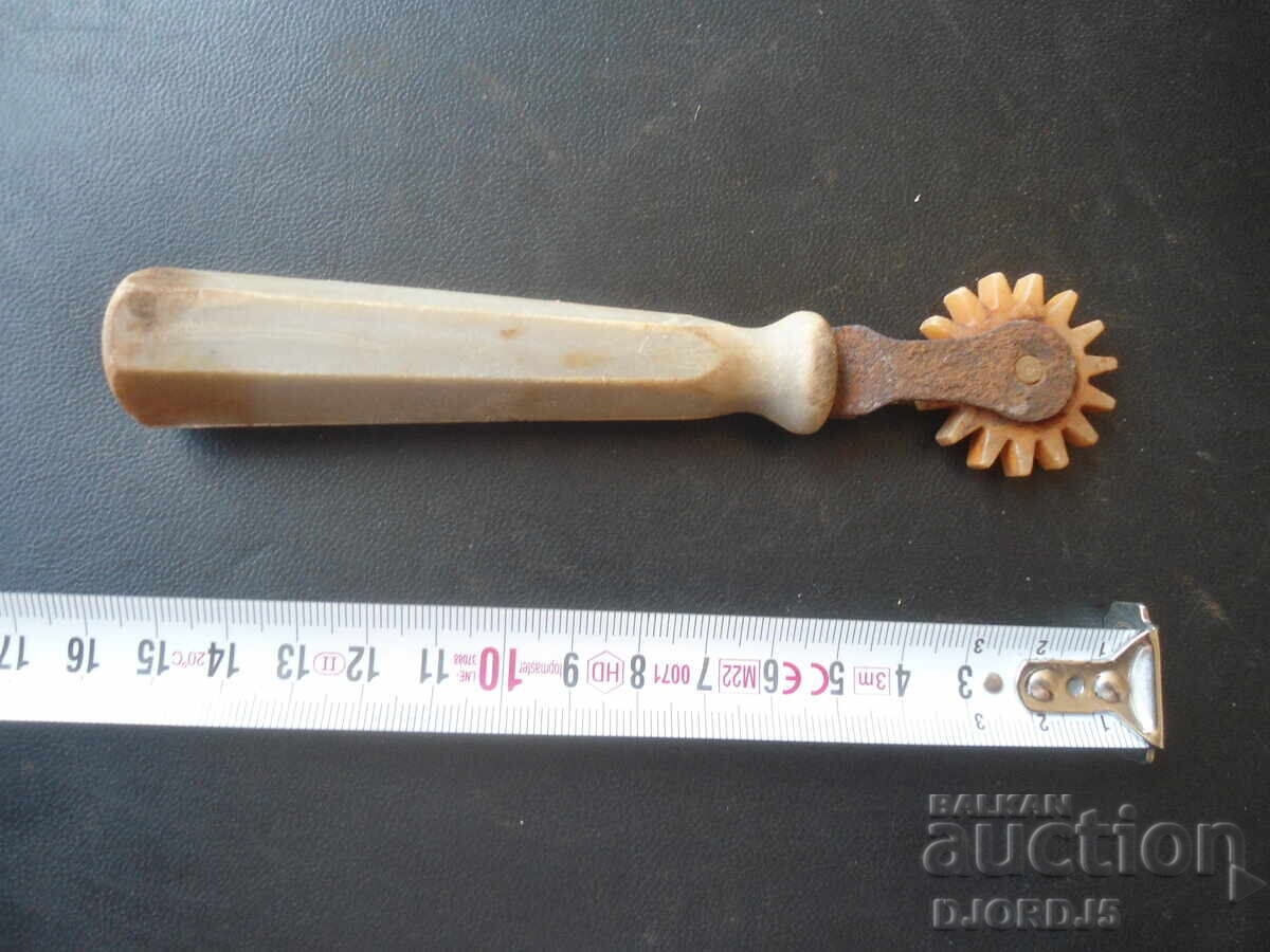 Livrarea Un instrument vechi Livrarea Un instrument vechi