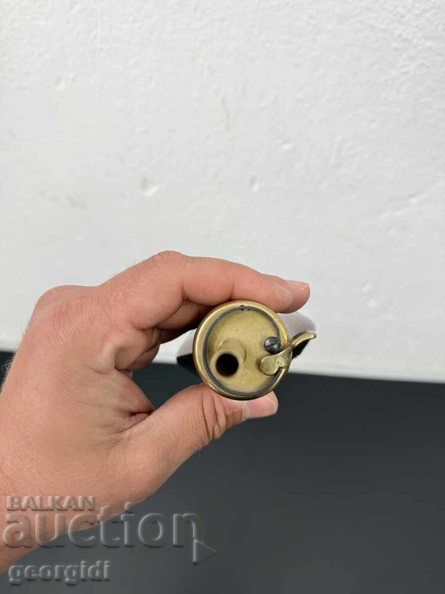 Recipient de metal pentru praf de pușcă în stare excelentă. Nr. 8186 - 5