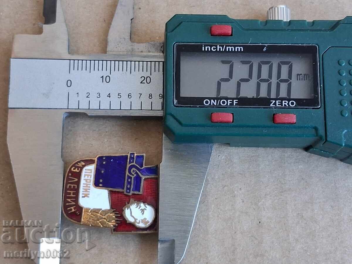Chest badge "Lenin" Factory Pernik medal pin - 5 Chest badge "Lenin" Factory Pernik medal pin - 5