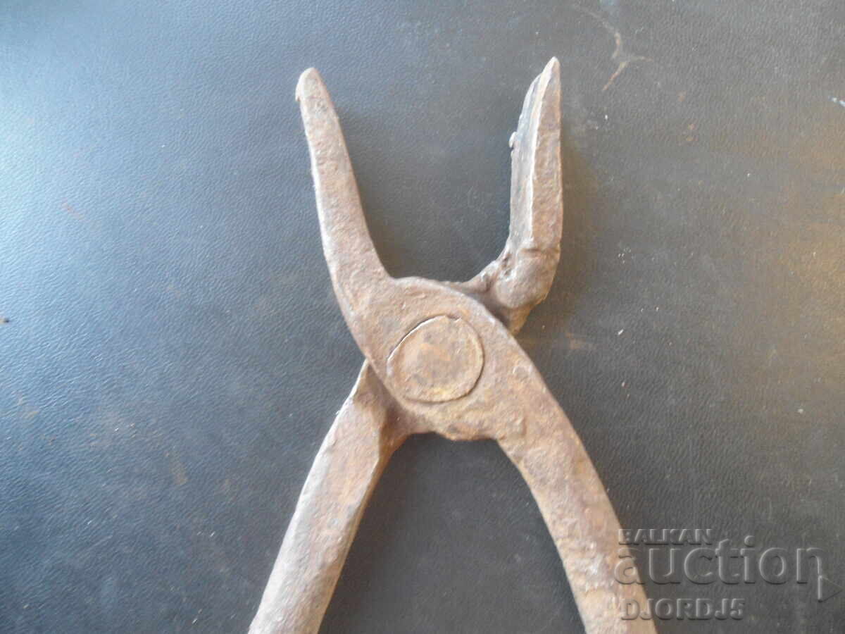 Auction  Old blacksmith's tongs