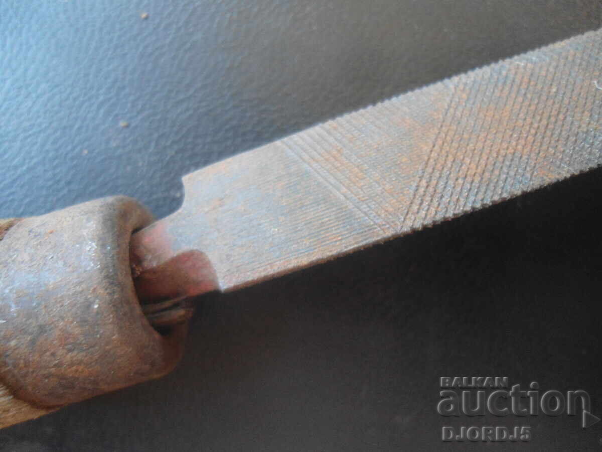 Delivery of Old saw, triangular Delivery of Old saw, triangular
