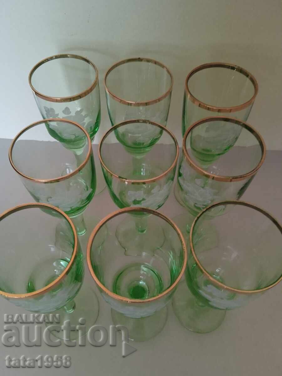 Pahare din sticlă verde cu aurit pentru vin, 9 buc cu preț € 25.00 | 48.90 BGN