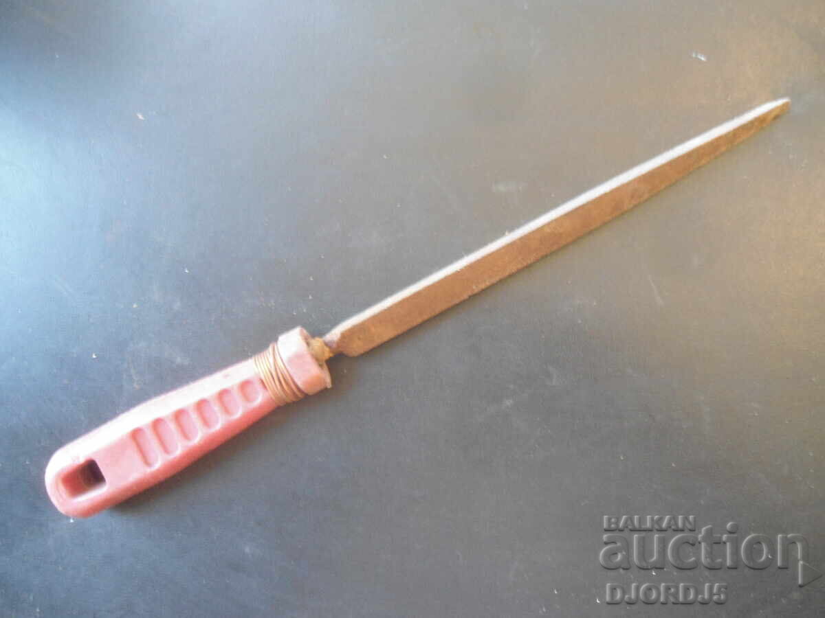 Old saw, triangular