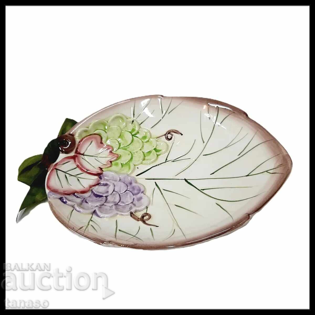 Farfurie decorativă din ceramică vintage – formă de frunză cu struguri - 7