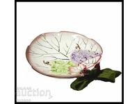 Farfurie decorativă din ceramică vintage – formă de frunză cu struguri