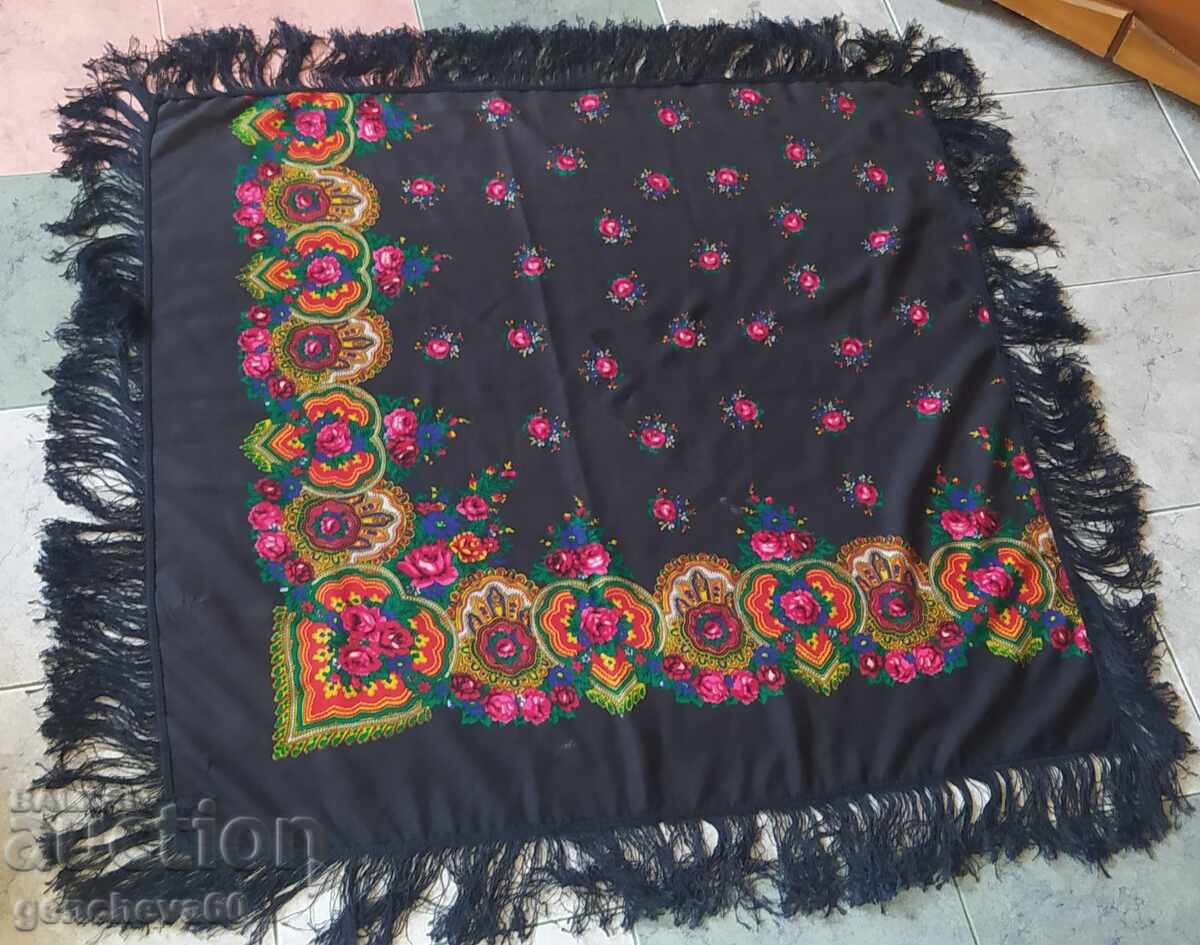 Vintage φολκλόρ μαντήλι με κρόσσια με τιμή € 60.00 | 117.35 BGN