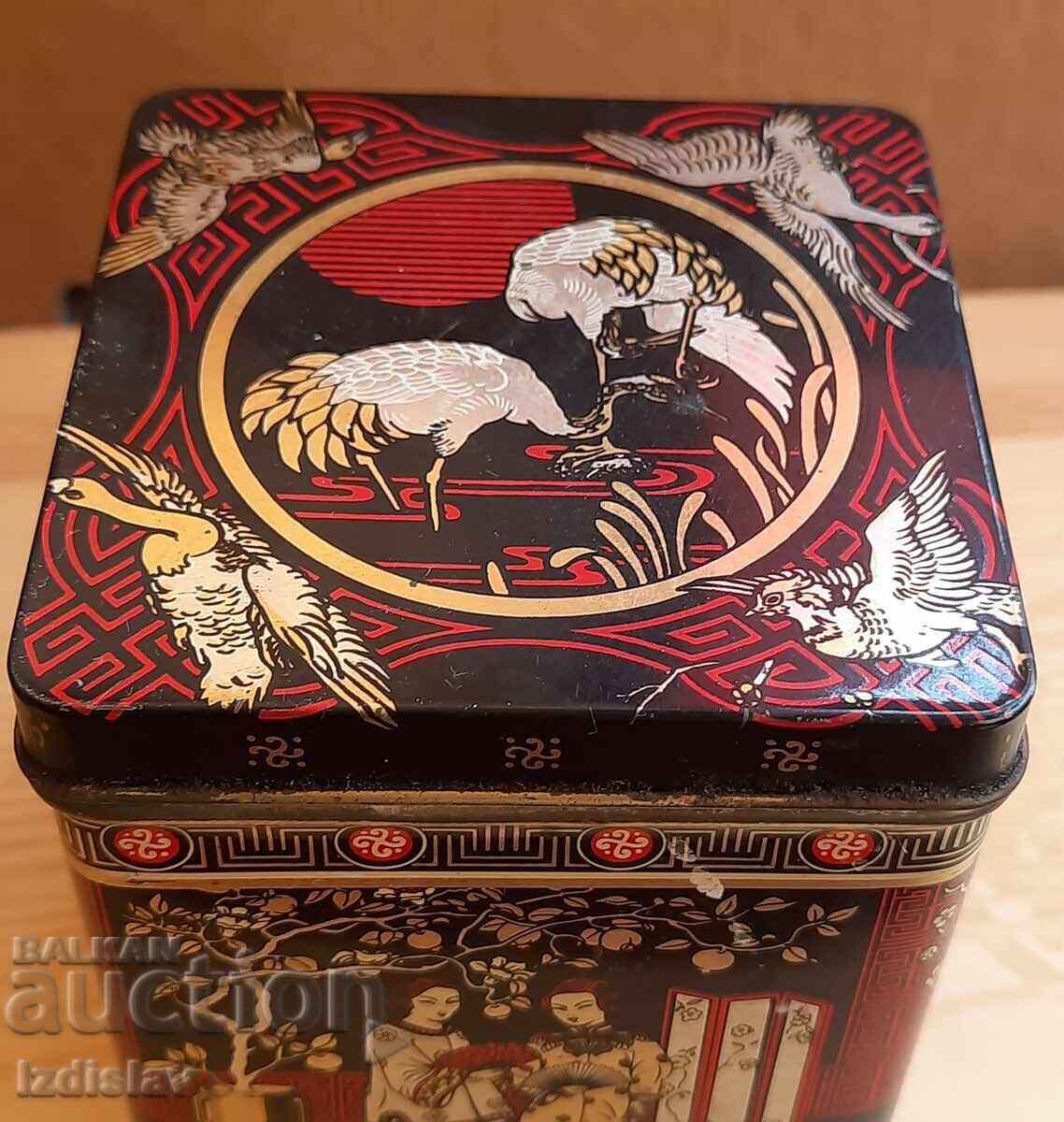 Auction  Collectible tin box for Asian tea