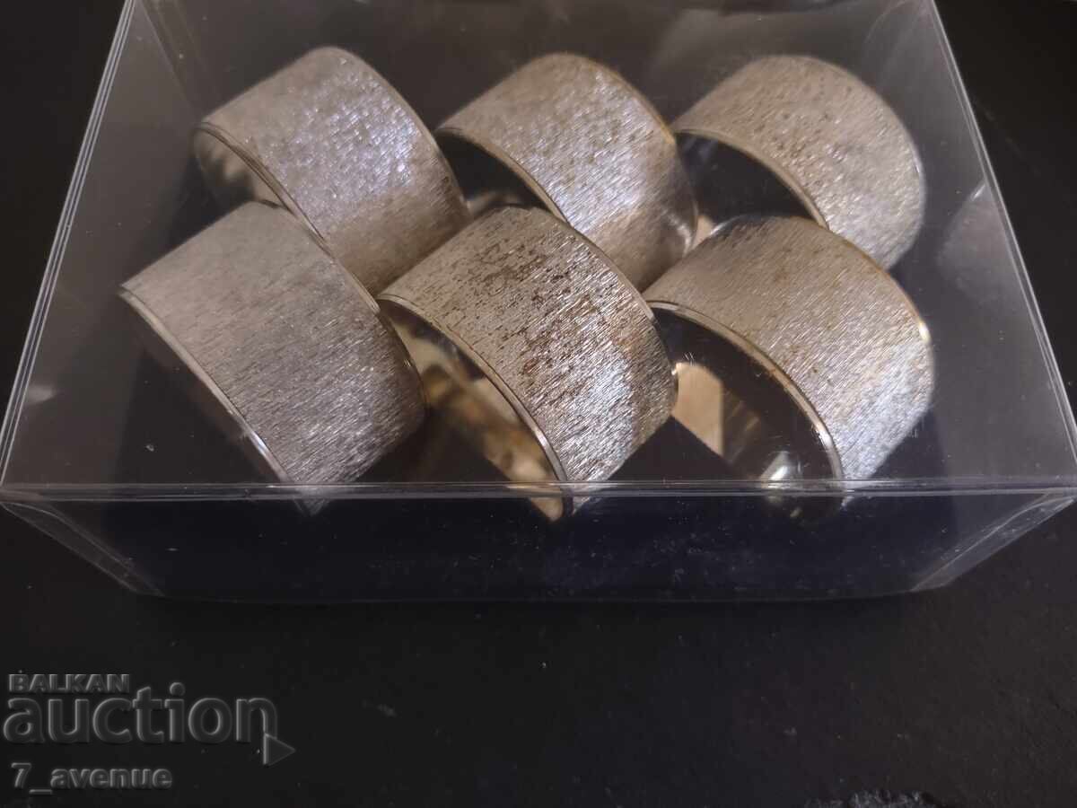 Silver-plated napkin rings, style and quality from the 70s Silver-plated napkin rings, style and quality from the 70s
