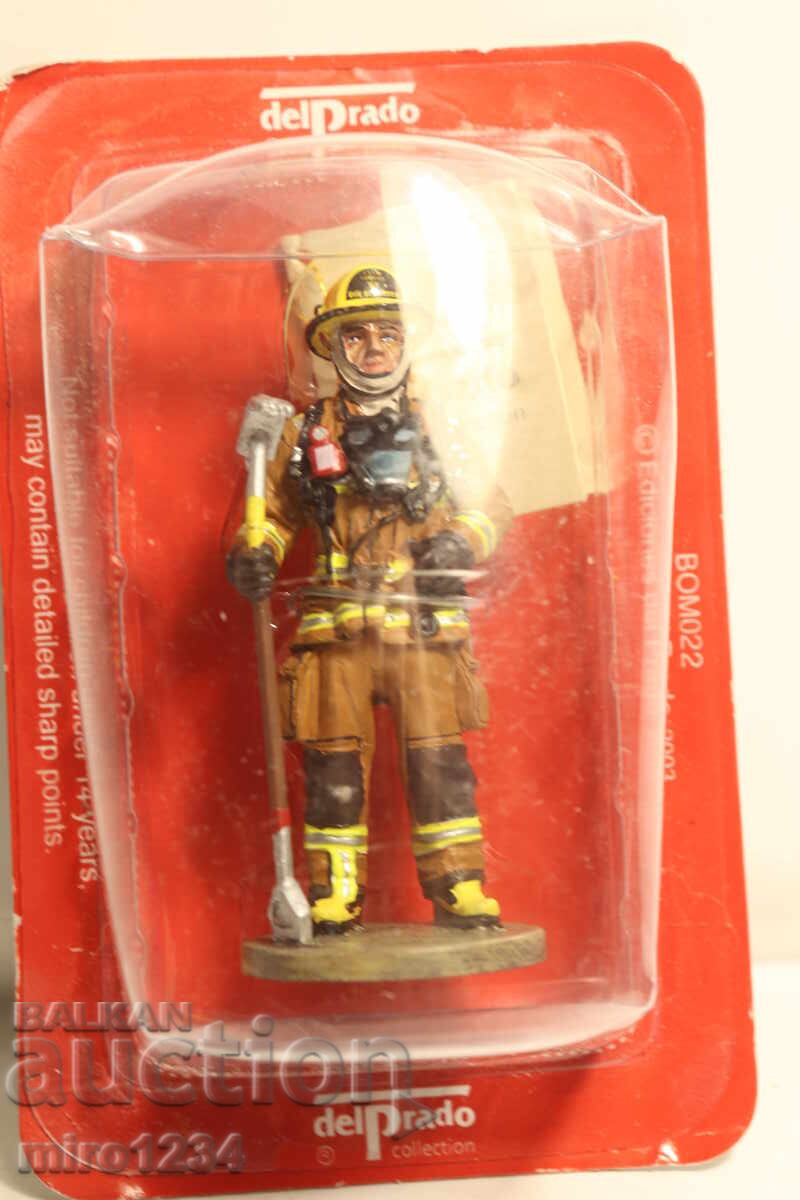 DEL PRADO FIREMAN FIREFIGHTER FIGURINE UNIFORM with price € 0.01 | 0.02 BGN