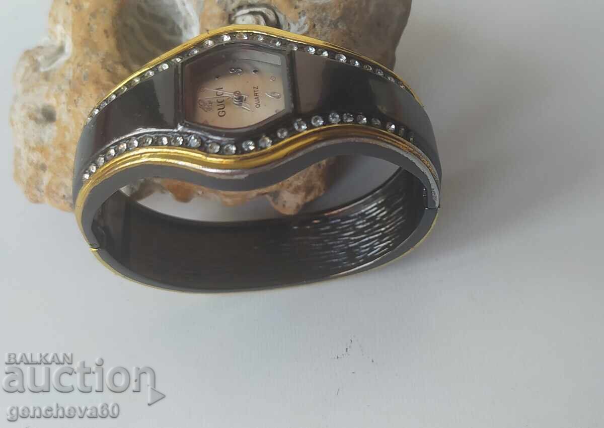 Ceas brățară damă - GUCCI cu preț € 15.00 | 29.34 BGN