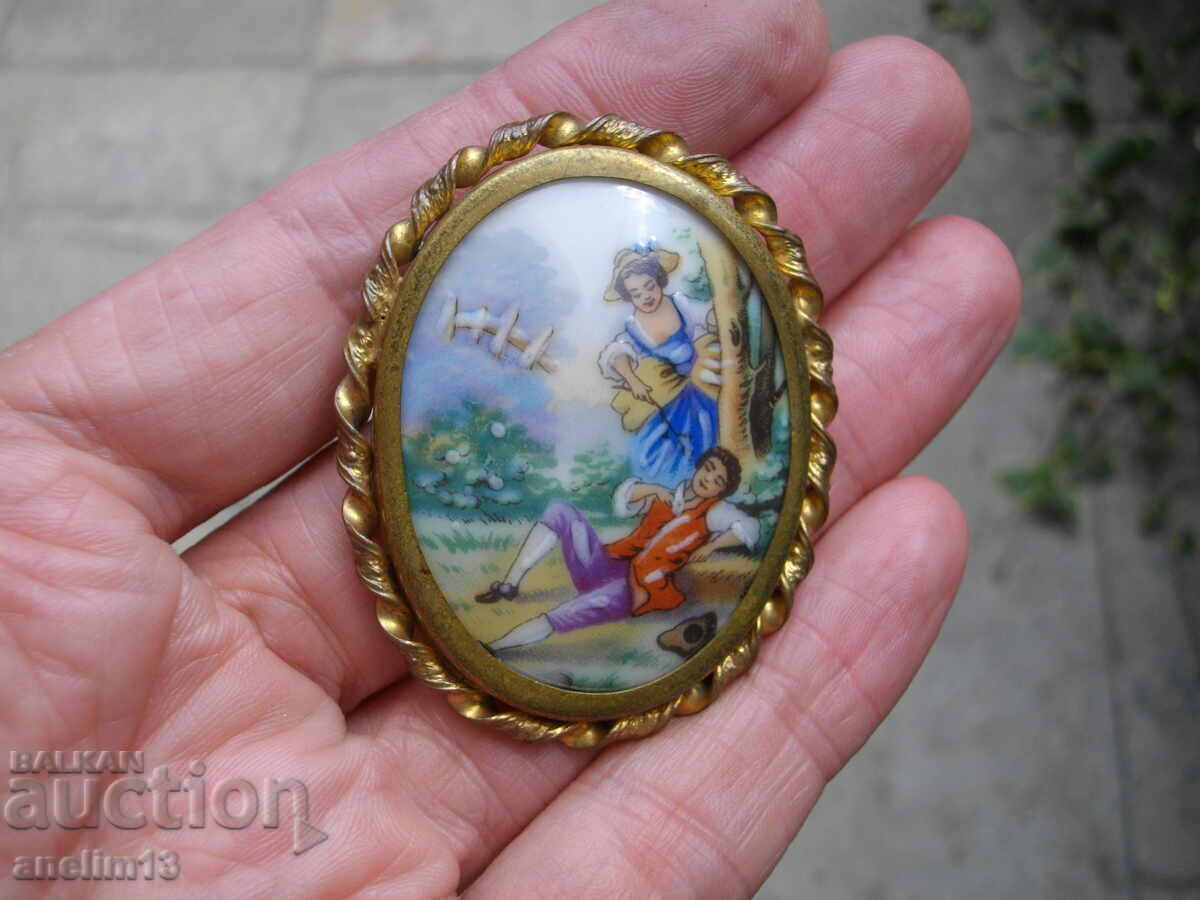Auction  VINTAGE LIMOGES PORCELAIN BROOCH