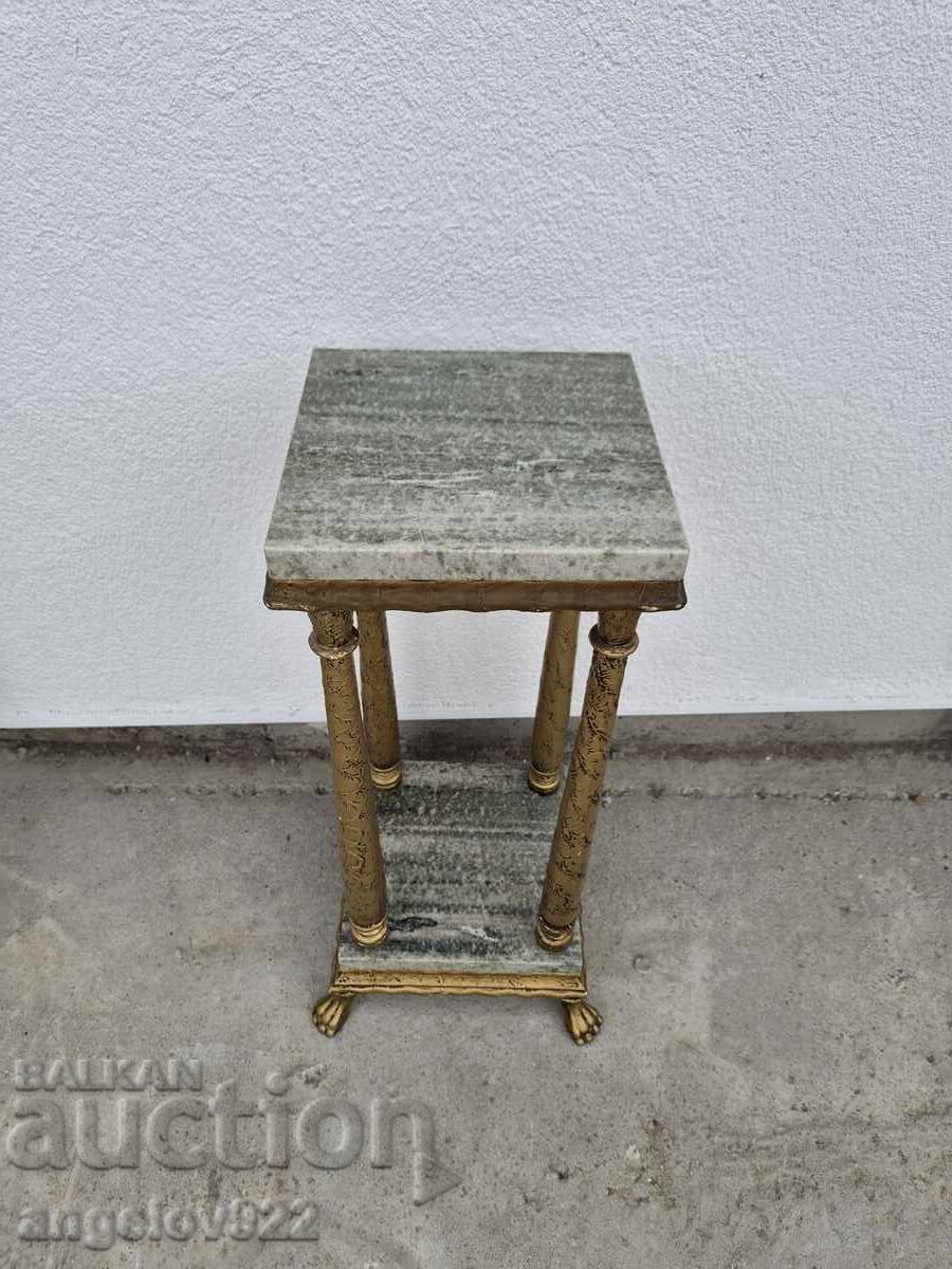 Frumos piedestal vintage din lemn masiv!!! cu preț € 2.50 | 4.89 BGN