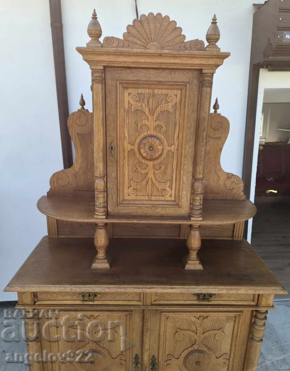 Frumos bufet vintage din lemn masiv!!! cu preț € 0.01 | 0.02 BGN