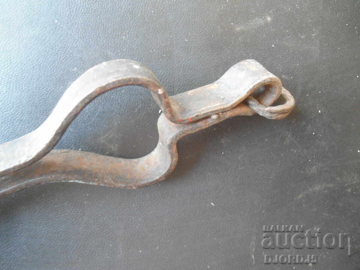 Auction  Old tongs, dilaf