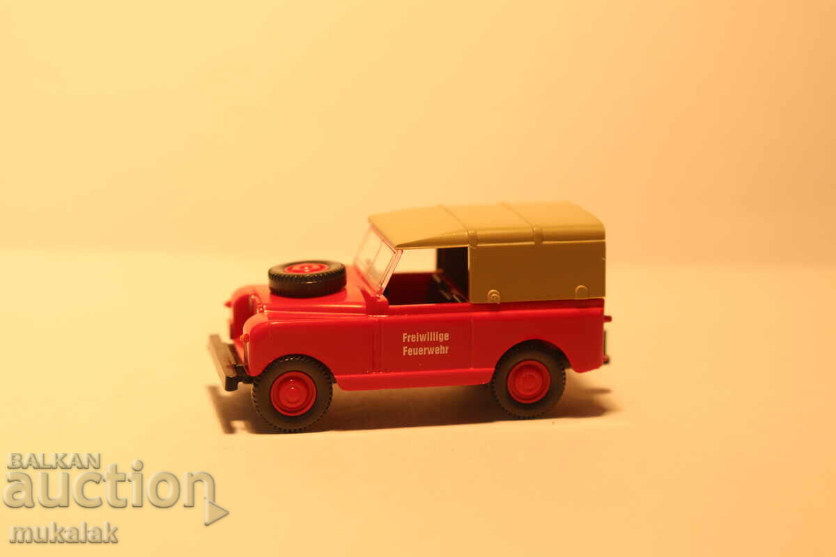 WIKING H0 1/87  LAND ROVER ПОЖАРНА   КОЛИЧКА   КАМИОН МОДЕЛ