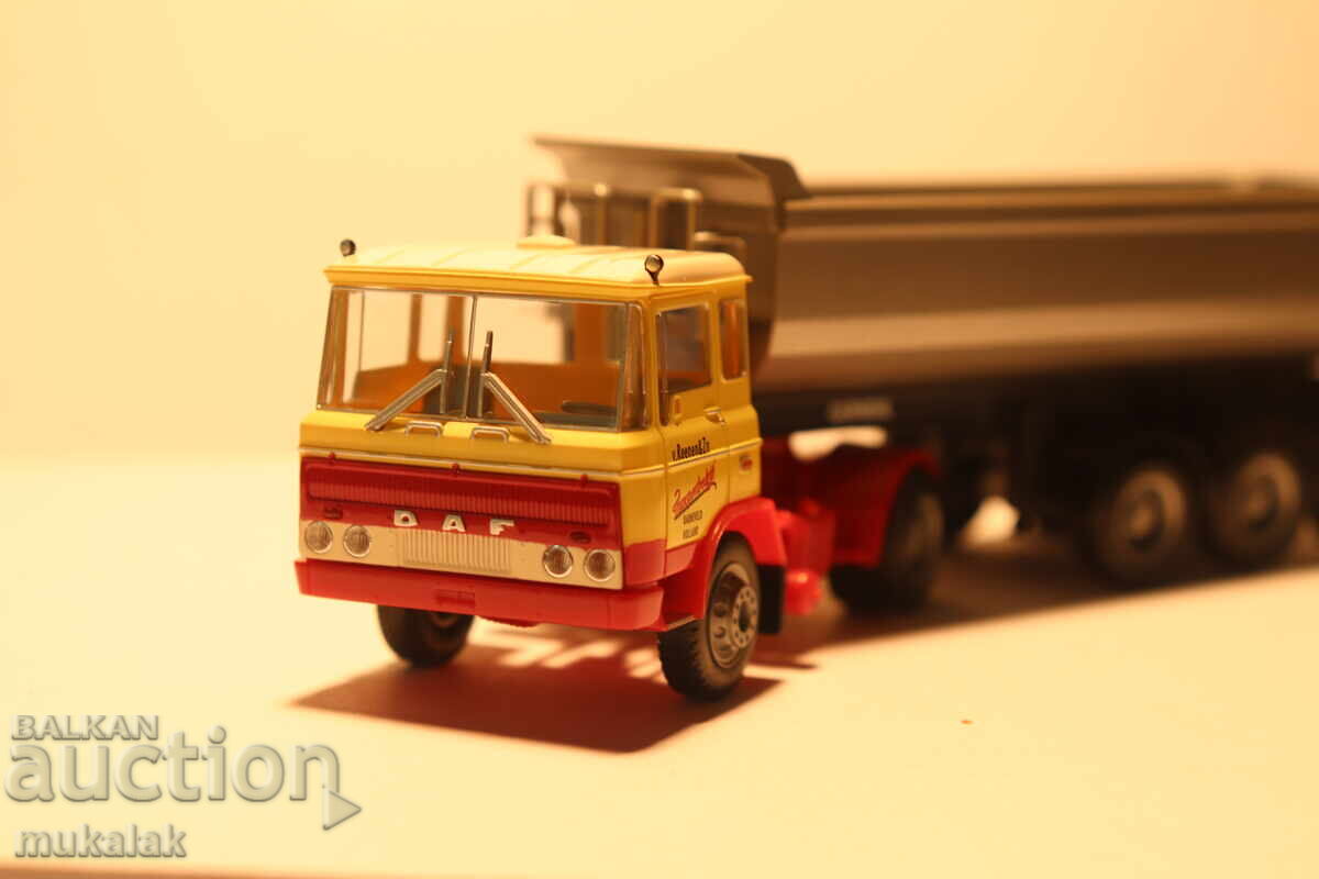 Licitație HERPA H0 1/87 DAF SEMIREMORCĂ BASCULANTĂ MODEL CAMION