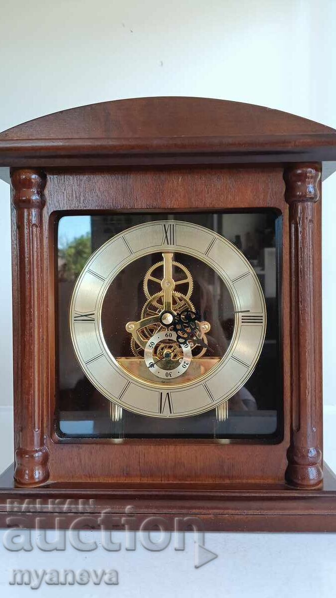 Delivery of Vintage design, table clock with quartz movement Delivery of Vintage design, table clock with quartz movement