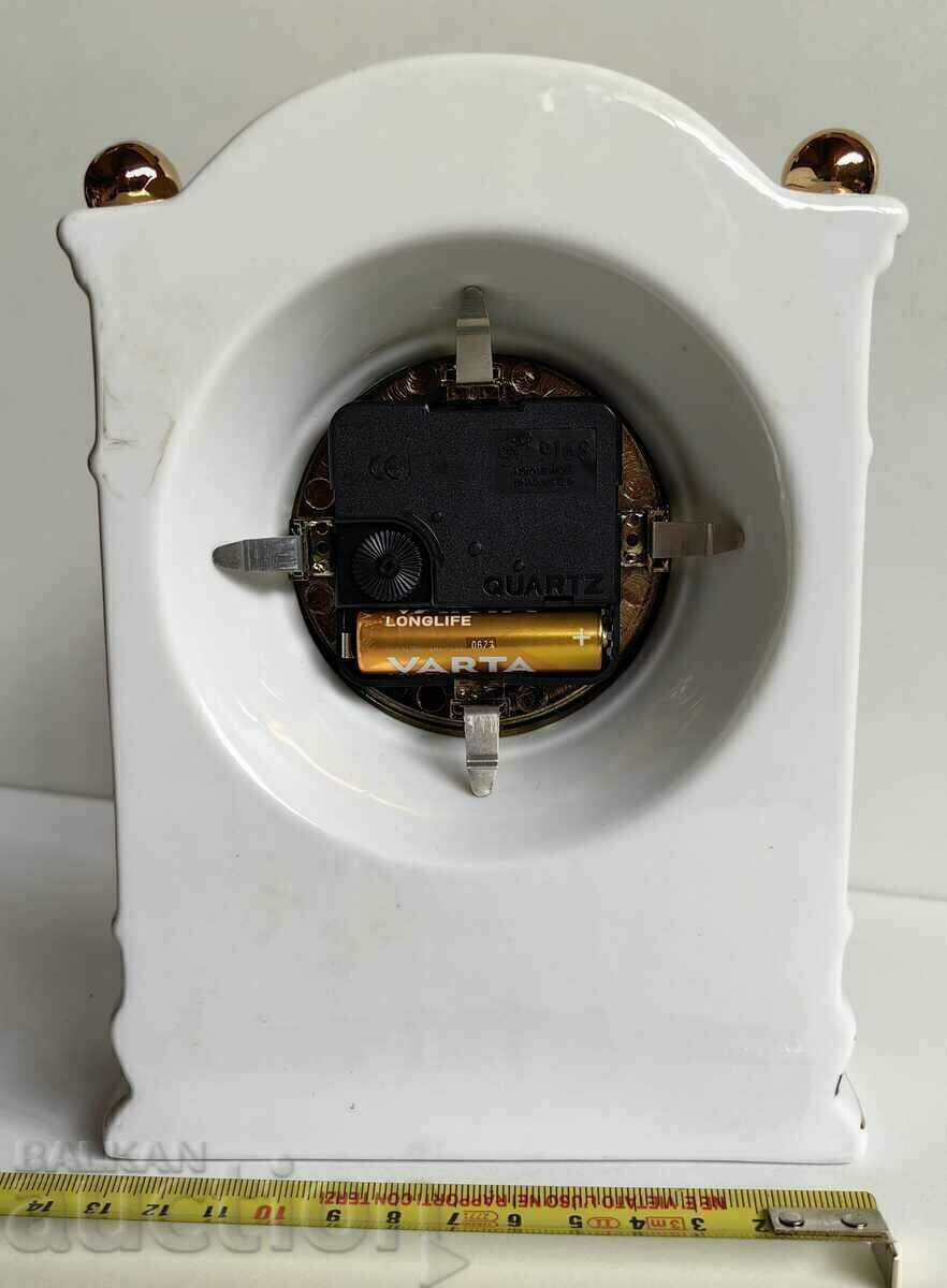 Delivery of BEAUTIFUL PORCELAIN TABLE CLOCK QUARTZ HEALTHY WORKING