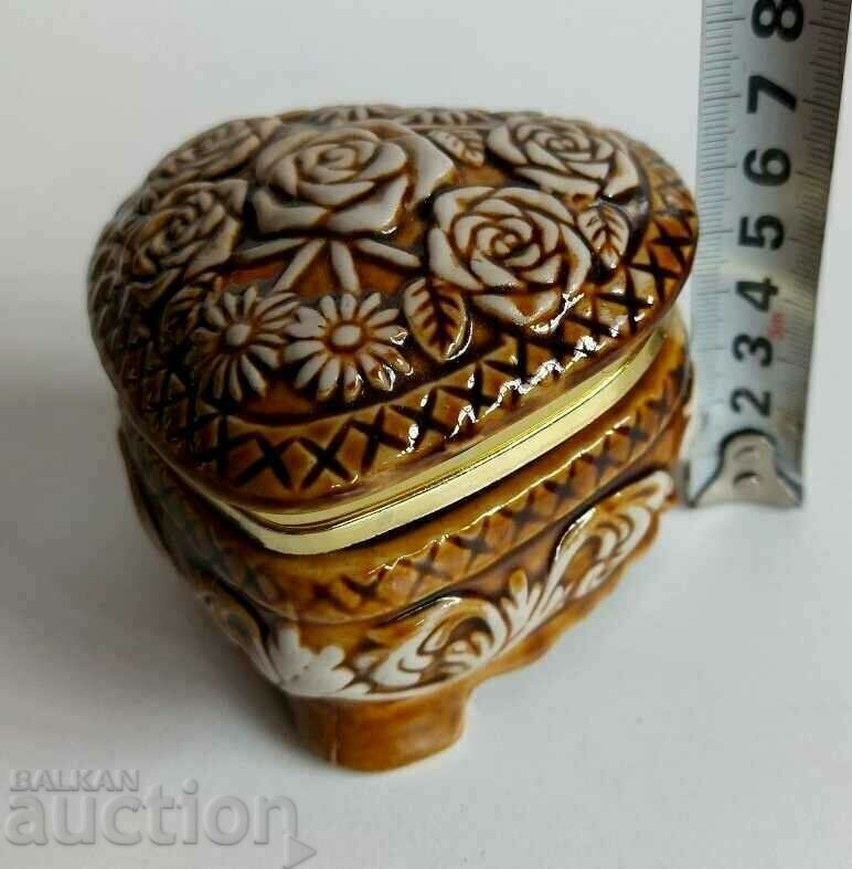 Licitație . CUTIE BIJUTERII CERAMICA DECORATIE CUTIE SUVENIR Licitație . CUTIE BIJUTERII CERAMICA DECORATIE CUTIE SUVENIR